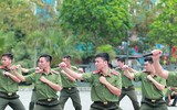 Xem lực lượng công an thi điều lệnh, sử dụng võ thuật chiến đấu